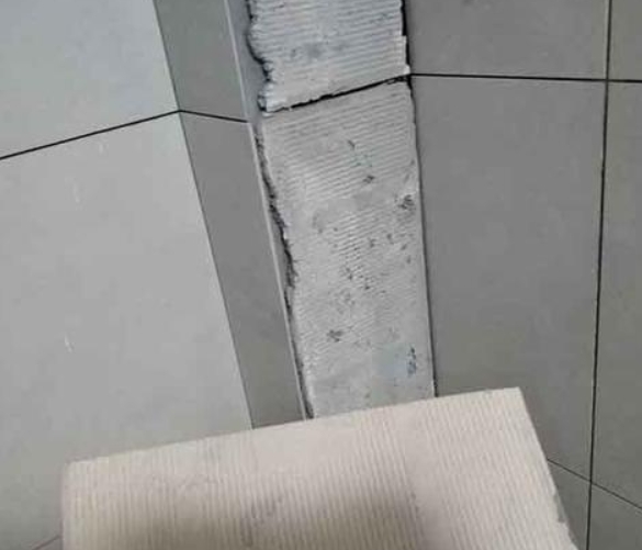 珠海市瓷砖空鼓维修公司分享下厨房瓷砖脱落的补救措施。